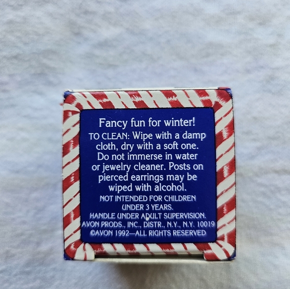 Vintage Avon Festive Accents Holiday Earrings, Santa's Stocking, Red, Gold, NIB - Picture 6 of 7